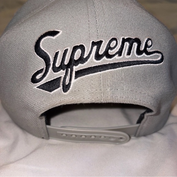 Supreme World Famous S Logo 6-Panel - Grey - One Size